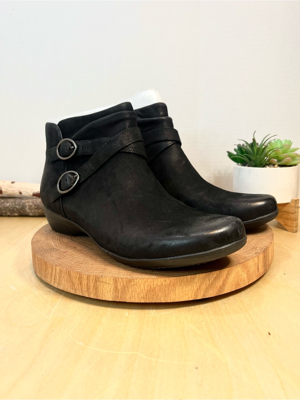 NWOB Dansko Faithe Black Burnished Leather Ankle Boots Size 12 - Picture 4 of 14